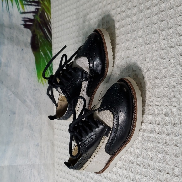 H&M BOYS Wing Tip dress shoes size 7 - Picture 1 of 8